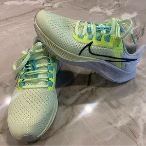 Nike Air Zoom Pegasus 38- worn once
